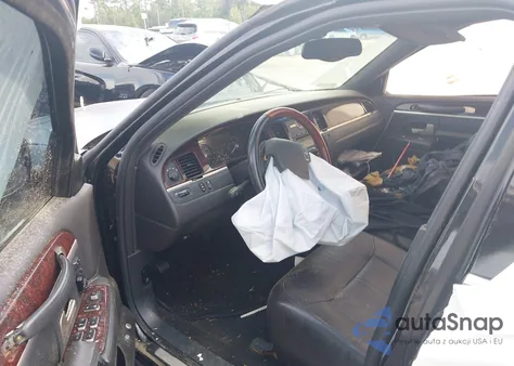 2007 Lincoln Town Car z USA, uszkodzony, nr VIN 1LNHM82V87Y620889